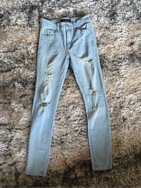 Aeropostale Light Wash Ripped Women's Skinny Jeans
